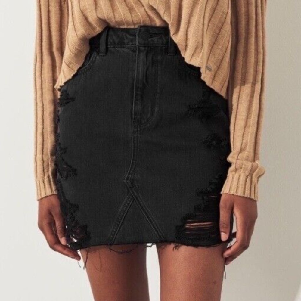 NWT! Hollister High-Rise Distressed Mini Skirt | NWT | Size 00 (W23)